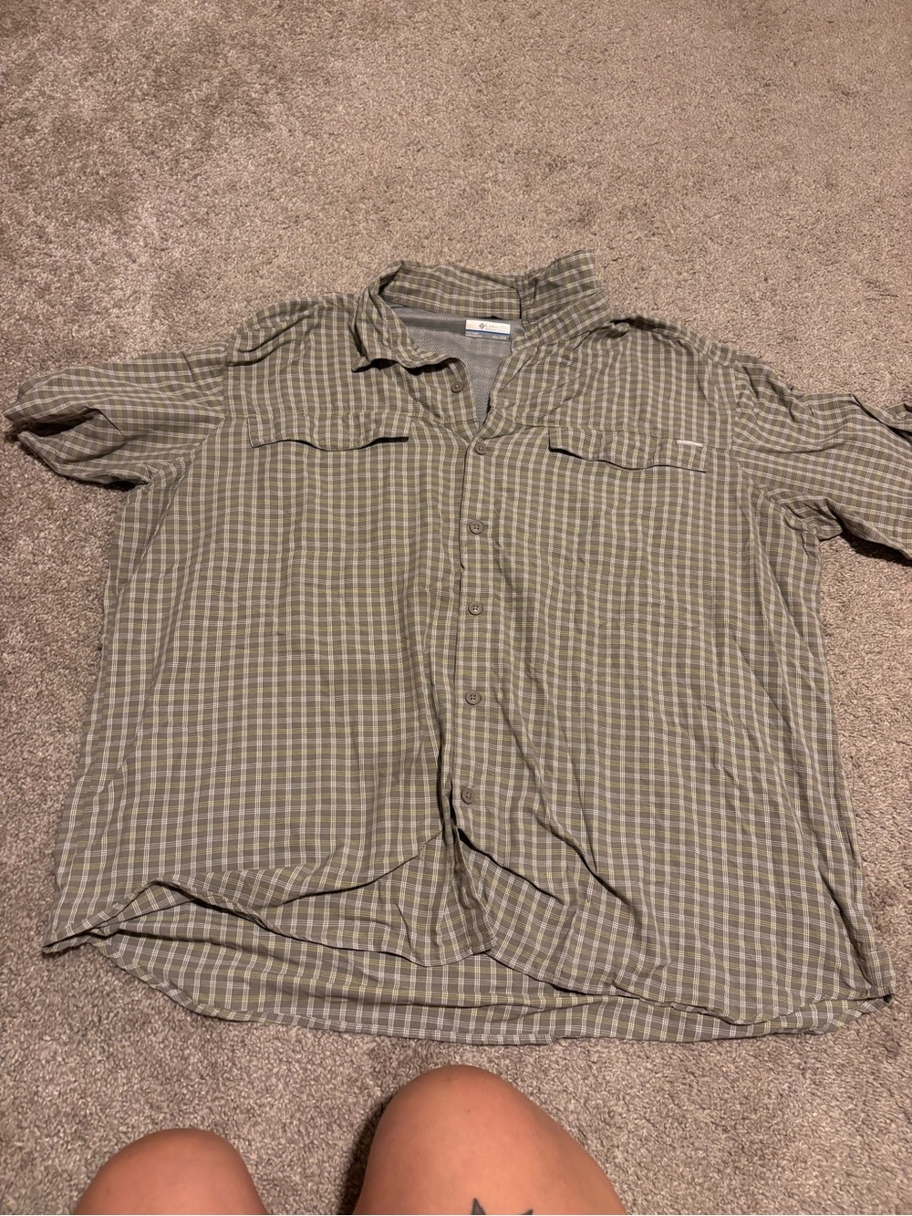 Casual Short-Sleeve Button-Down Shirt in Olive Check